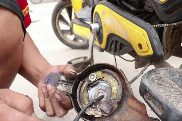 西藏电动车刹车故障